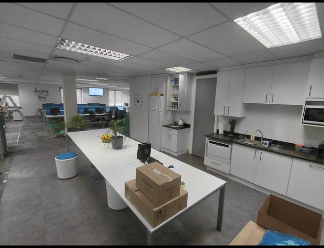 275M² OFFICE TO LET IN MAGALIESSIG